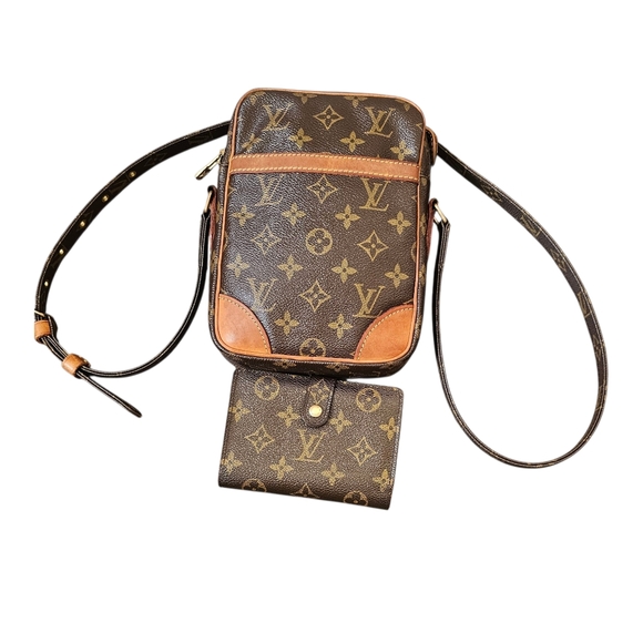 LOUIS VUITTON Danube Monogram Canvas Crossbody Bag and Wallet - Picture 2 of 14